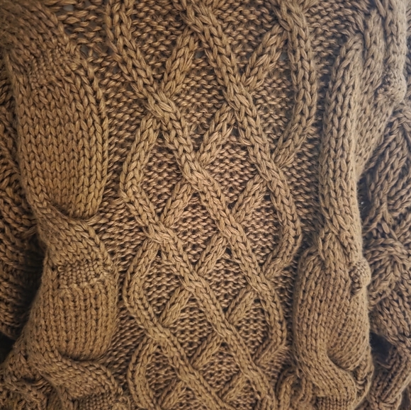 HYFVE Women's Cozy Brown Cable Knit Cropped Sweater - Picture 7 of 16